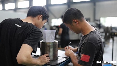 三伏天高温下努力工作的qwgsc人最美